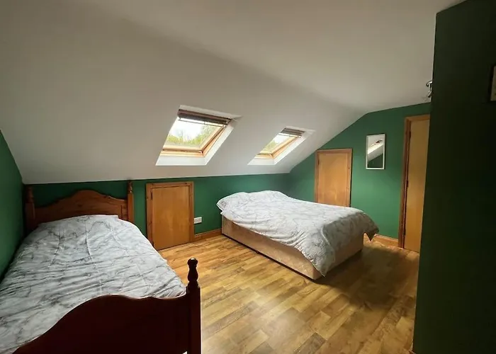 Spacious Countryside 4bd House! アパート