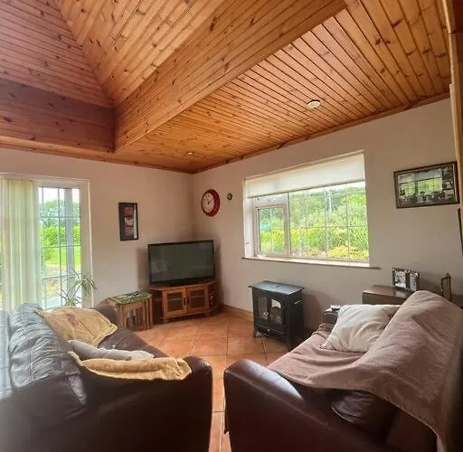 Spacious Countryside 4bd House! アパート キャヴァン